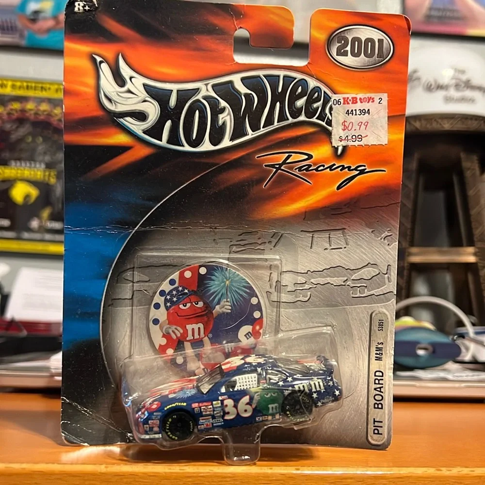 Hot Wheels Racing 1:64 Scale M&M’S car with Pit Board from 2001
